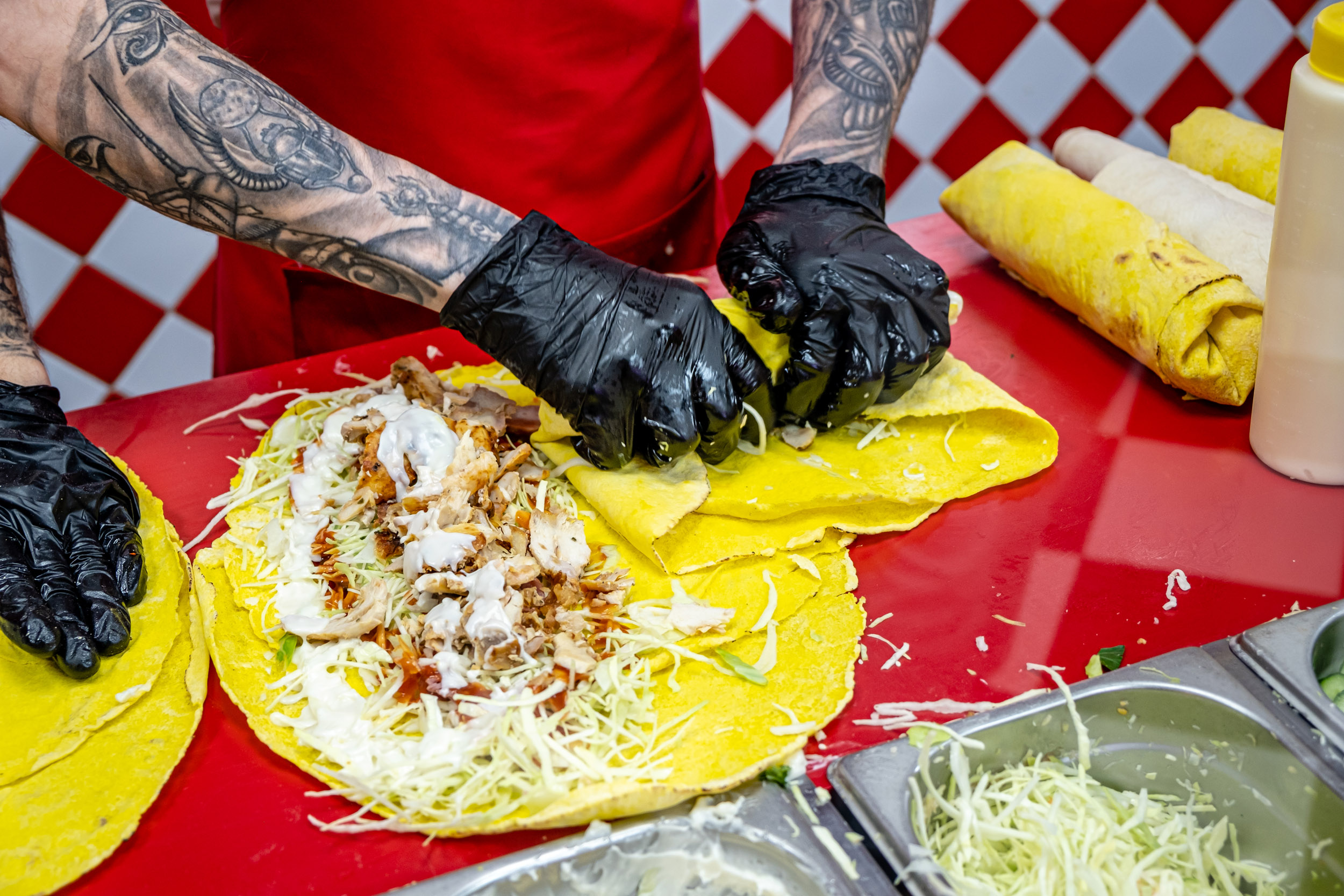 Как завернуть шаурму - шаг 2